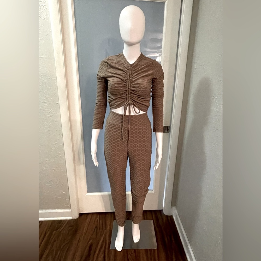Tan long sleeve crop top and leggings set.